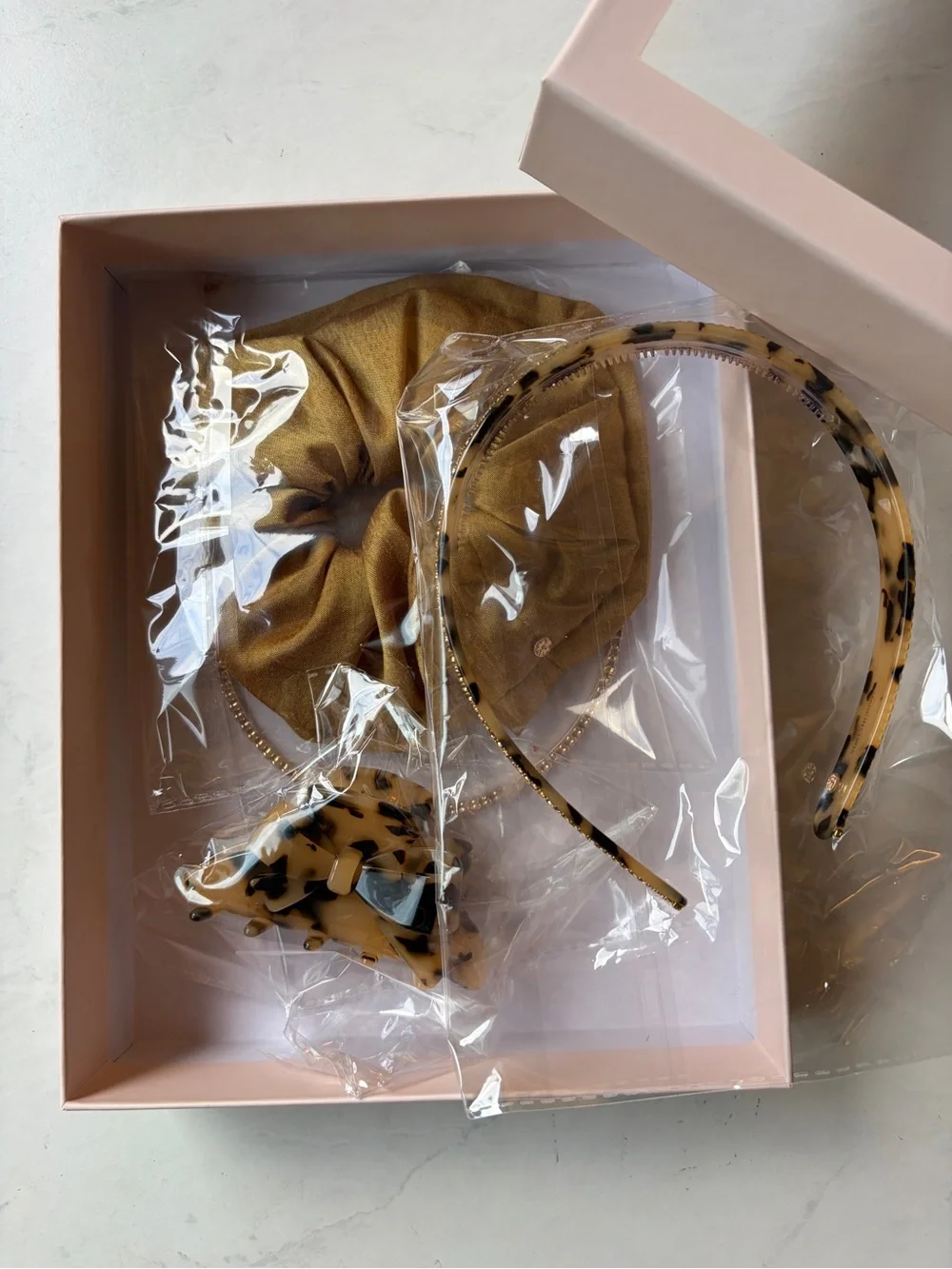 NWT Anthropologie Violet & Brooks Everyday Essentials Hair Accessory Gift Box